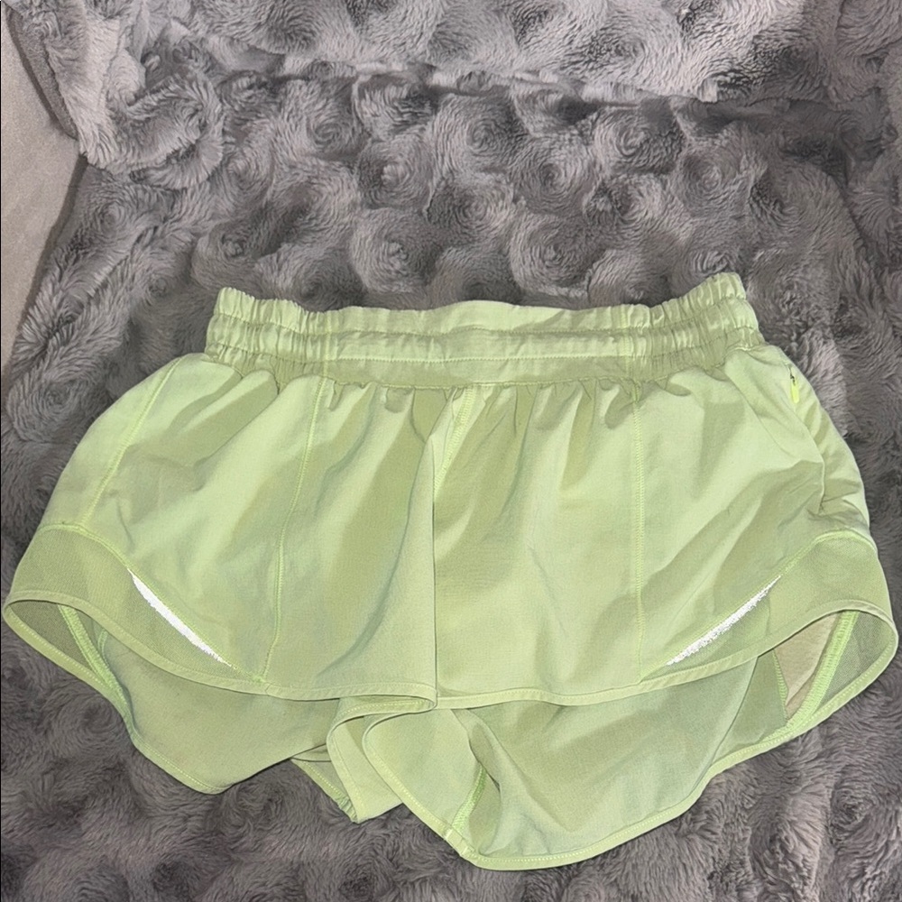 lululemon hotty hot lowrise shorts 2.5 color: Faded Zap